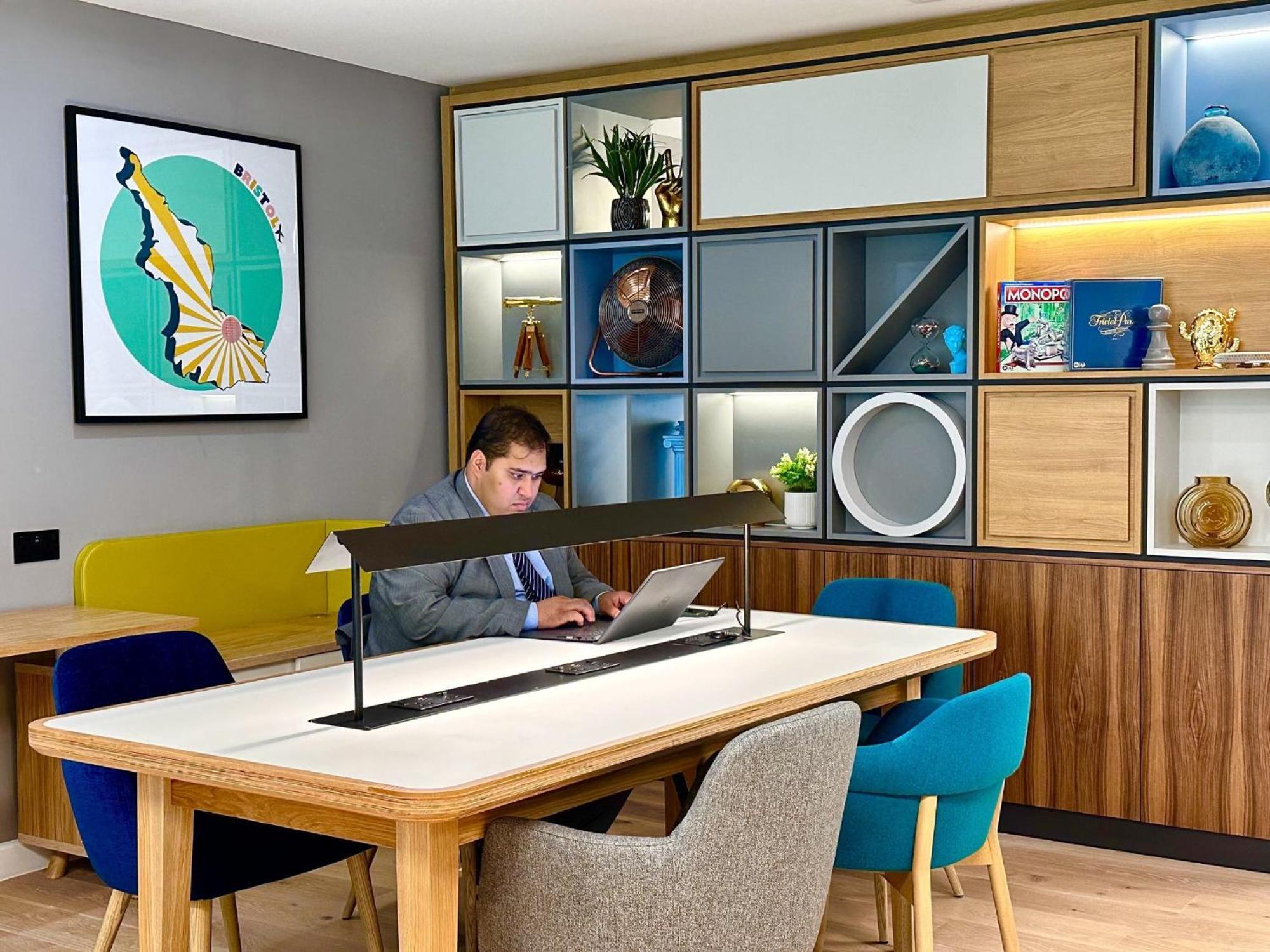 Holiday Inn Bristol Airport By Ihg Redhill  Buitenkant foto