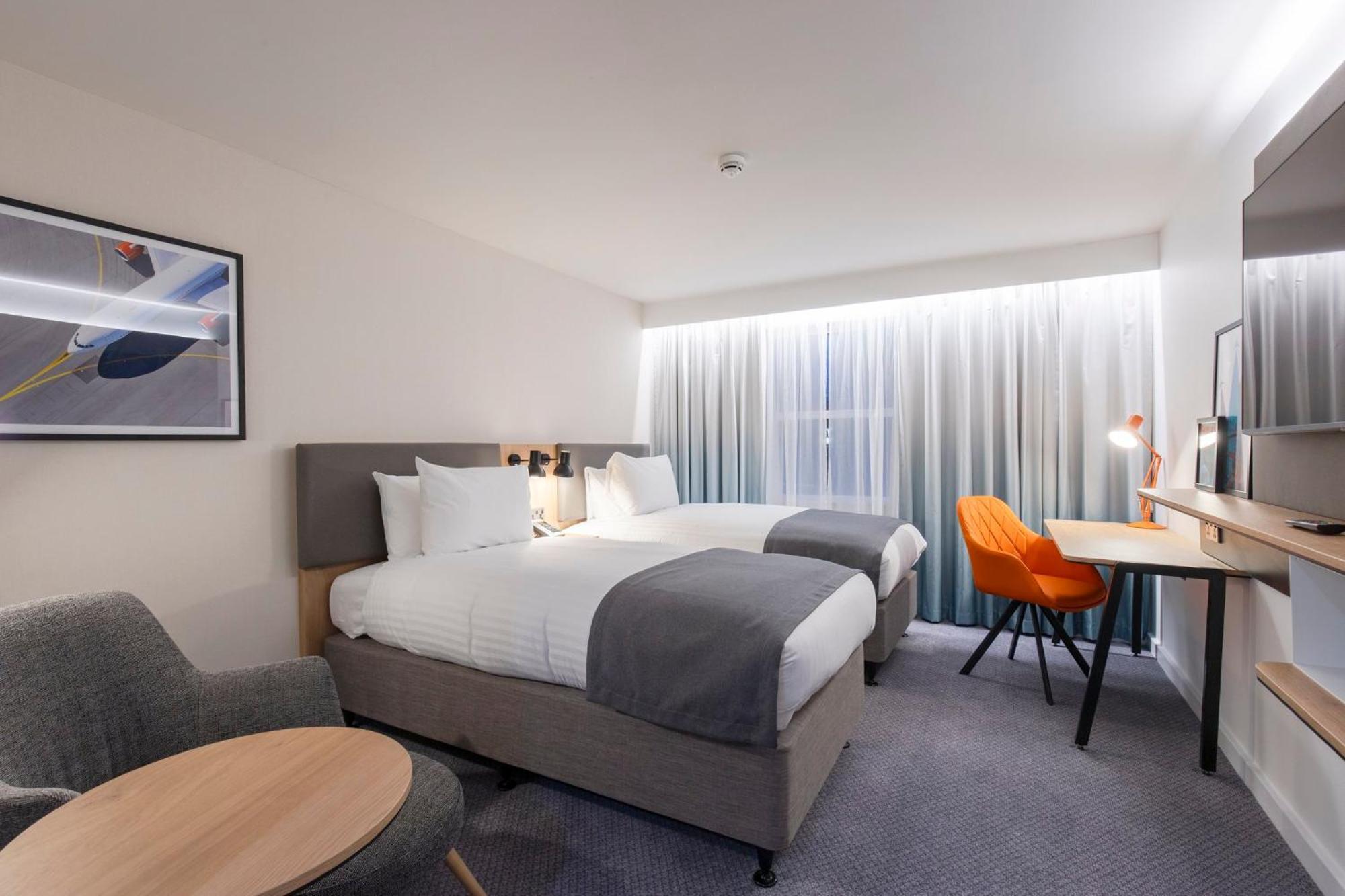 Holiday Inn Bristol Airport By Ihg Redhill  Buitenkant foto