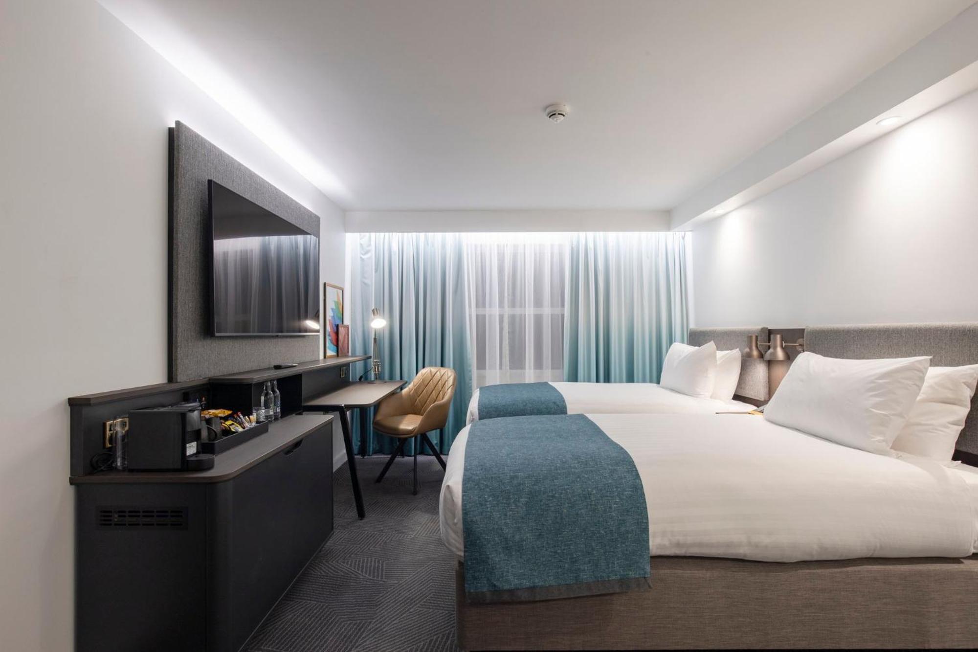 Holiday Inn Bristol Airport By Ihg Redhill  Buitenkant foto