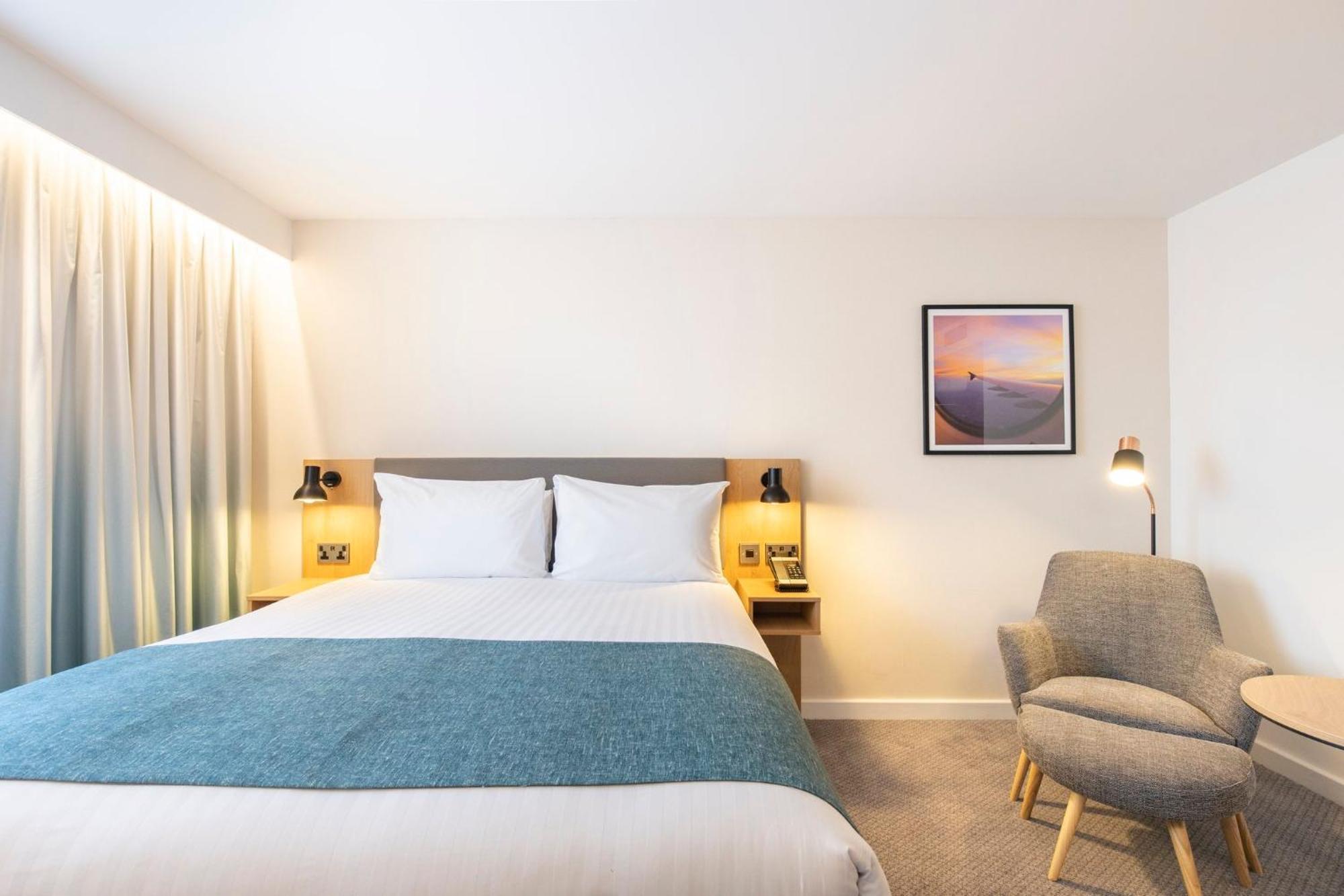 Holiday Inn Bristol Airport By Ihg Redhill  Buitenkant foto