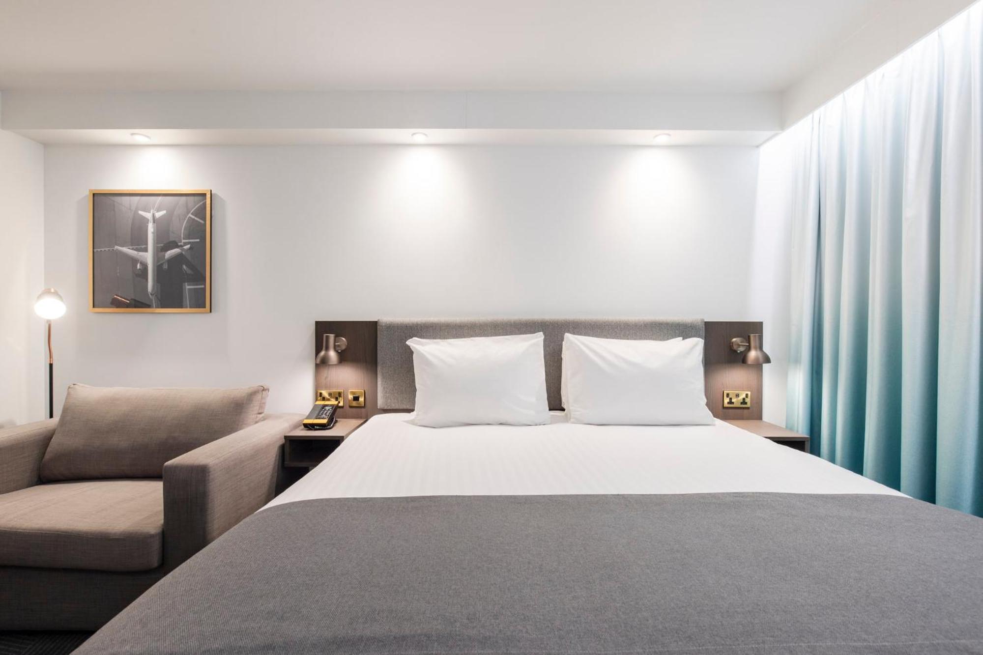 Holiday Inn Bristol Airport By Ihg Redhill  Buitenkant foto