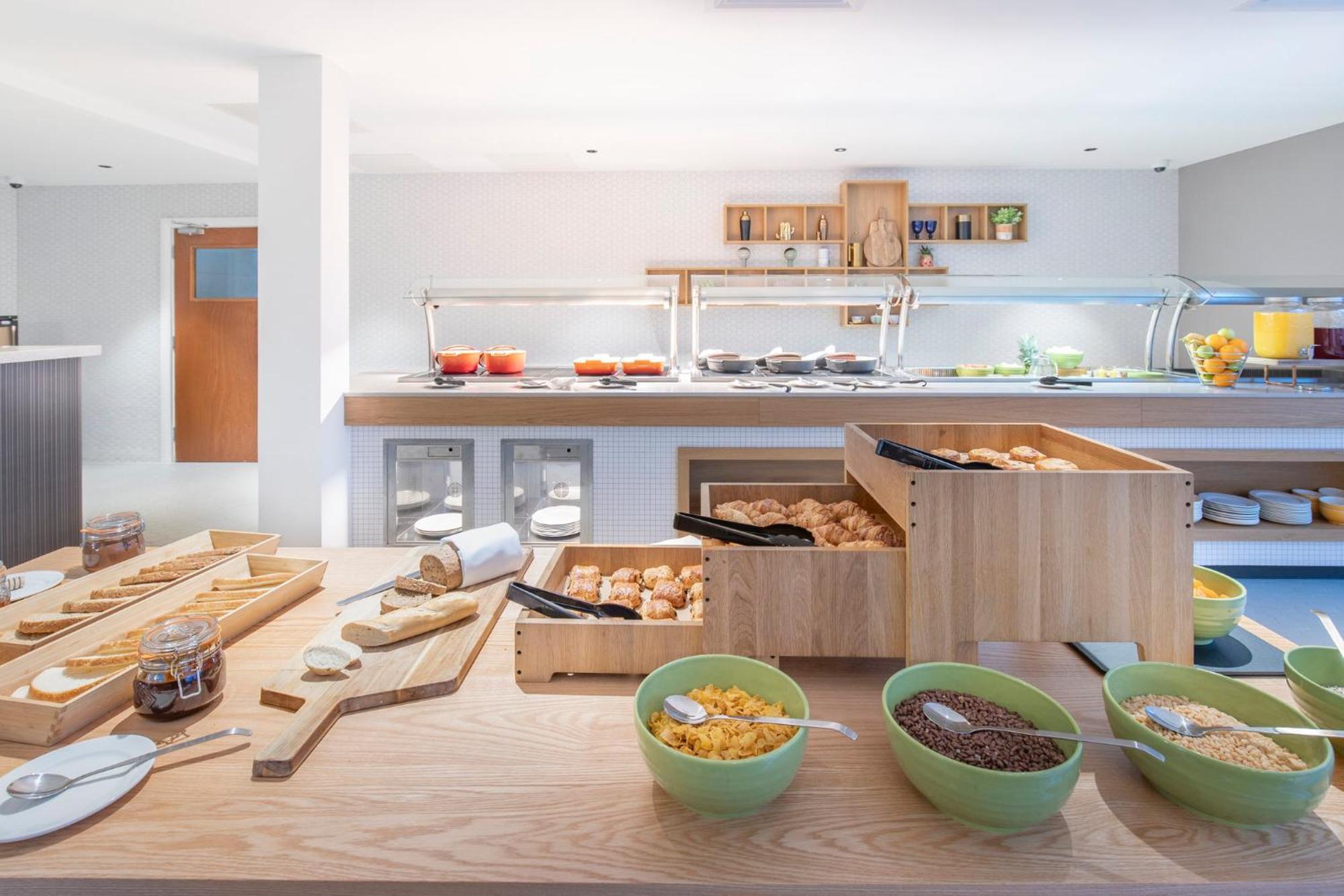 Holiday Inn Bristol Airport By Ihg Redhill  Buitenkant foto