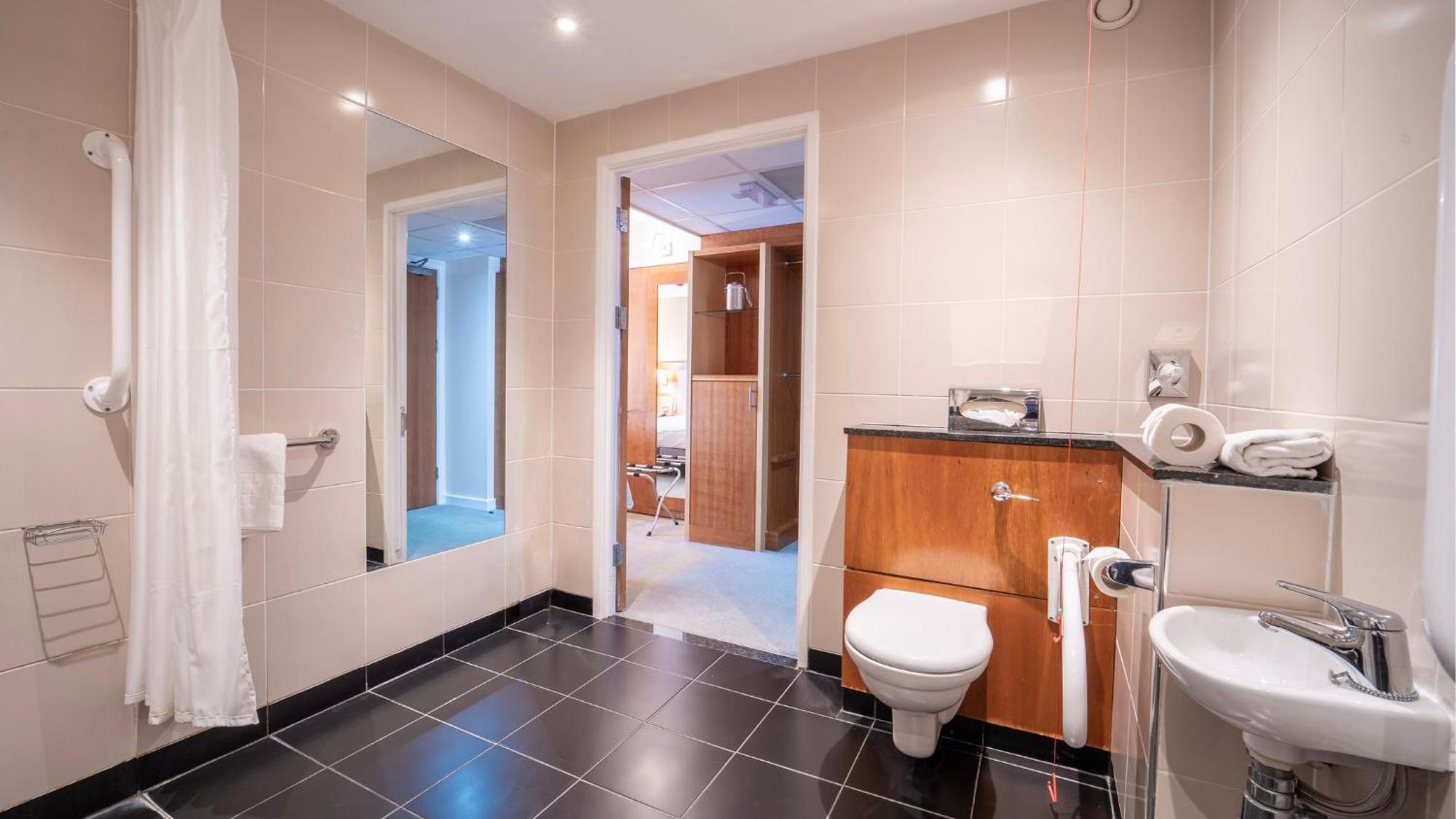 Holiday Inn Bristol Airport By Ihg Redhill  Buitenkant foto