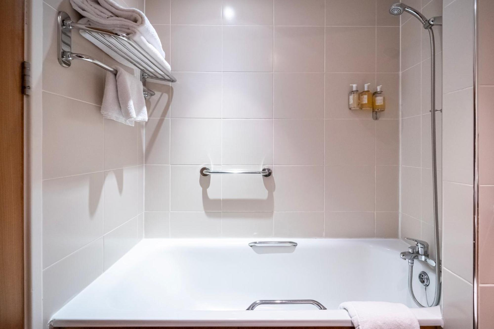 Holiday Inn Bristol Airport By Ihg Redhill  Buitenkant foto
